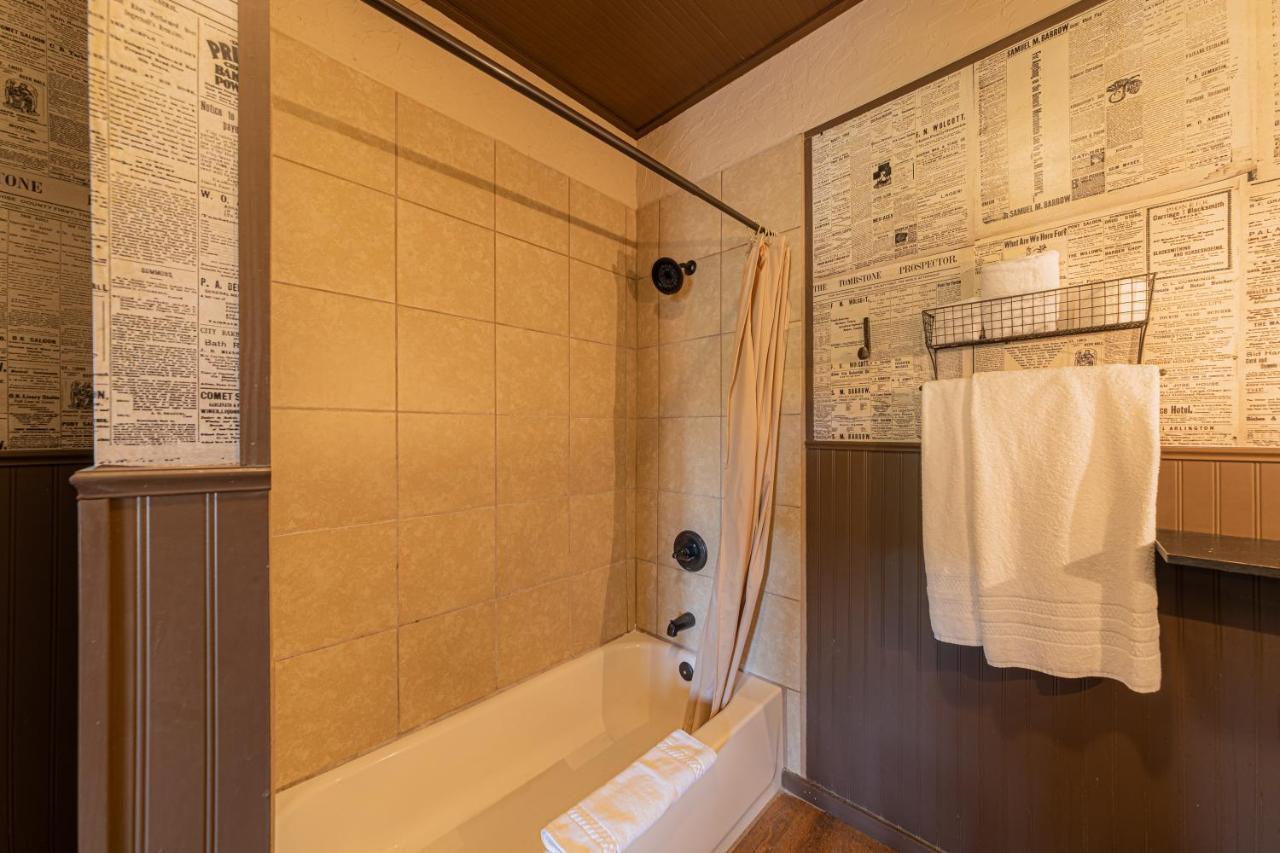 -Pet Friendly- Miners Cabin #6 - King Bed With Private Balcony Tombstone Extérieur photo