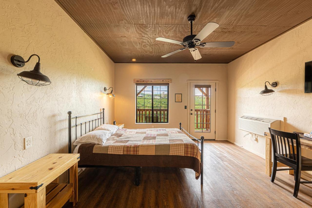 -Pet Friendly- Miners Cabin #6 - King Bed With Private Balcony Tombstone Extérieur photo