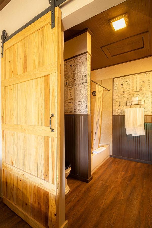 -Pet Friendly- Miners Cabin #6 - King Bed With Private Balcony Tombstone Extérieur photo